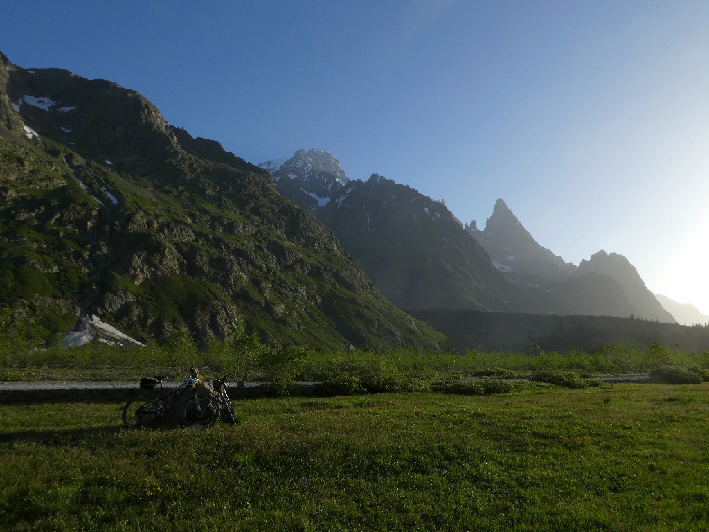 Bivouac et Aiguille noire de Peuterey + Mont Blanc