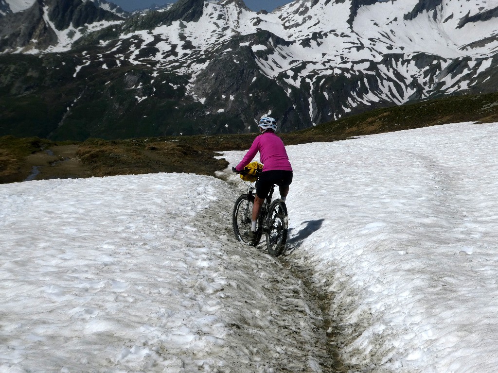 Début de descente du col de la Seigne