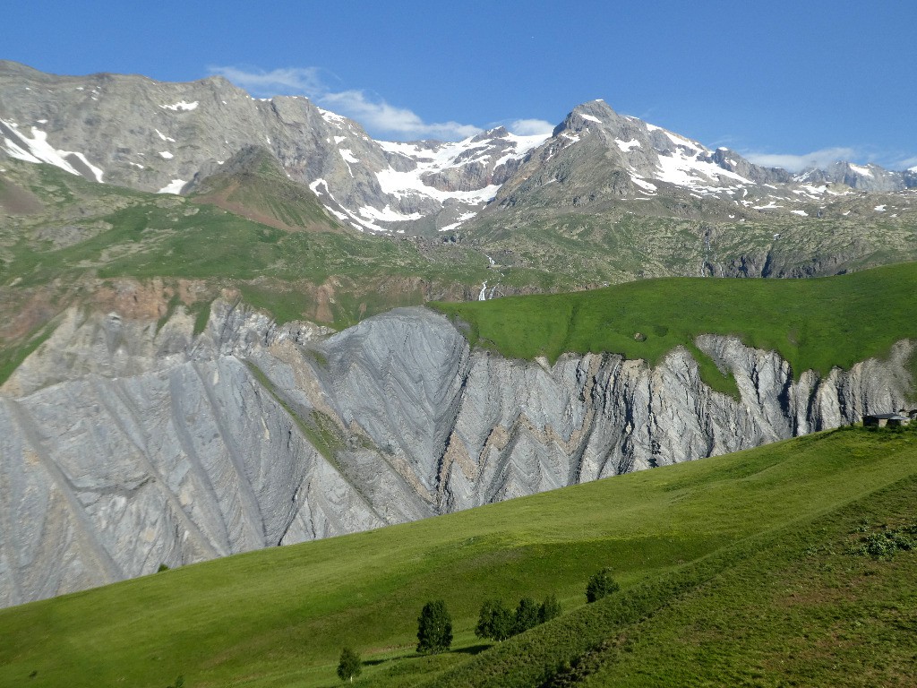 Massif des Grandes Rousses un peu avant Besse