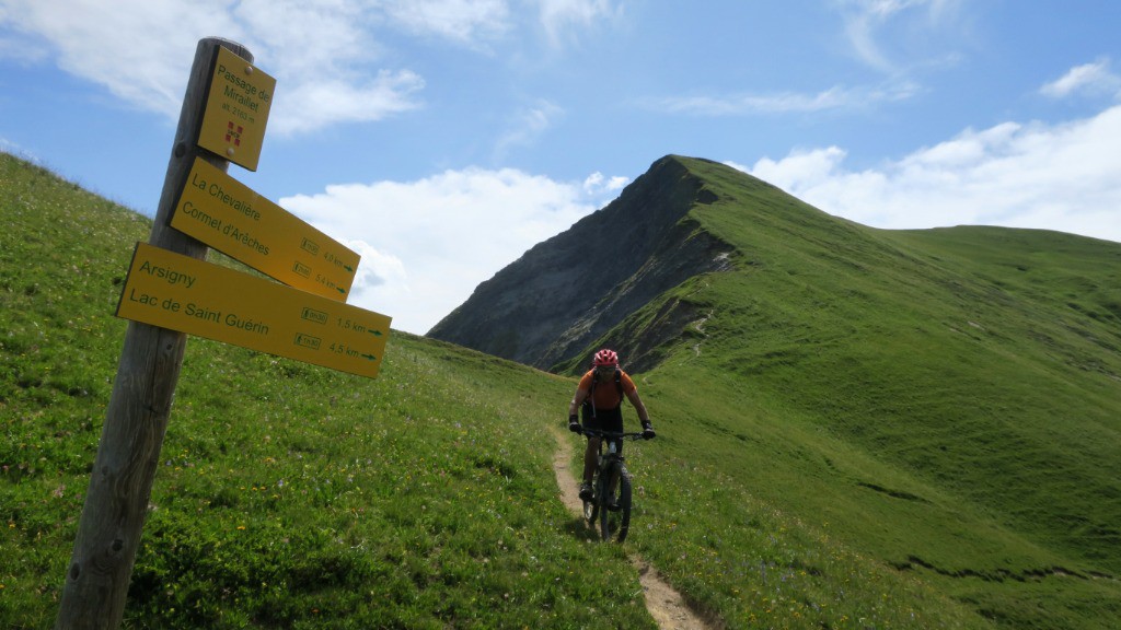 Descente de la première pointe après le col du Couvercle