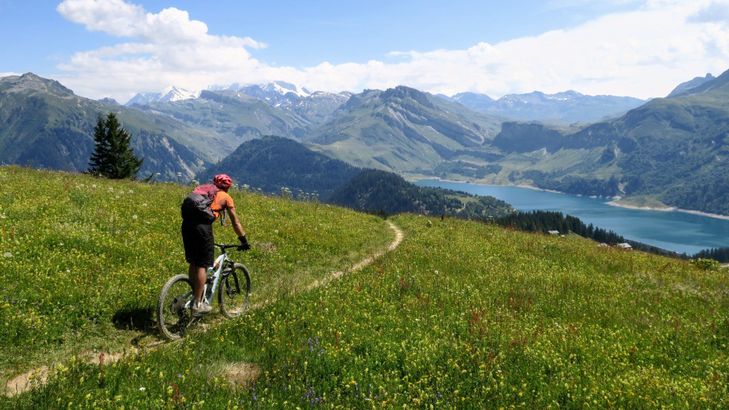 On va rentrer dans les bois du col du Prés