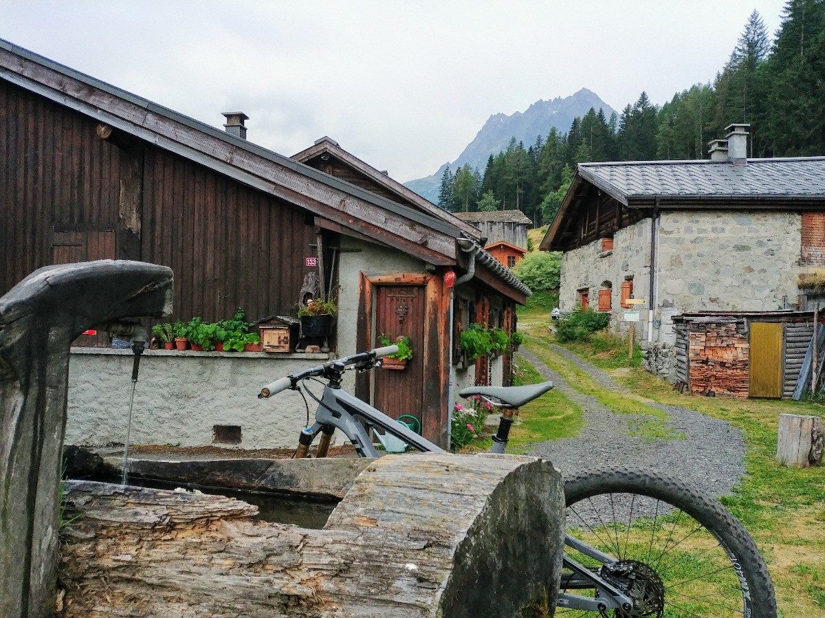 Remplissage de gourde à Vallorcine