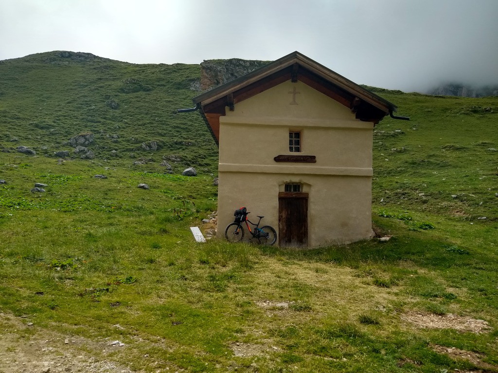 Cave du Petit Val (fermé en haut, rénové ? Bas ouvert, mais terre battue humide)