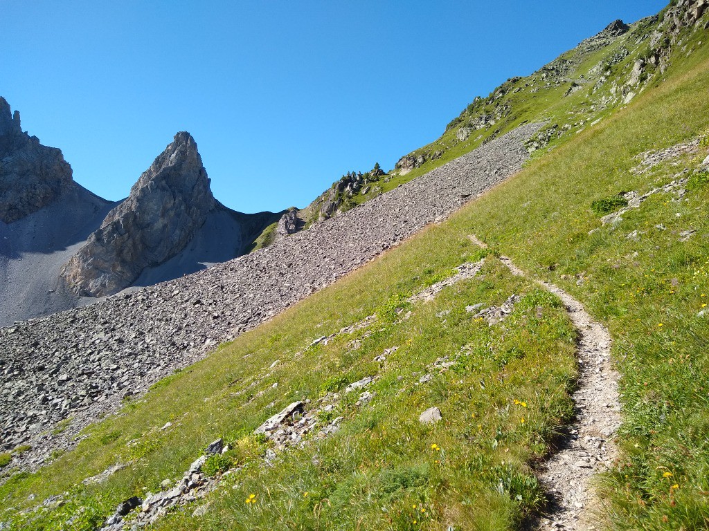 Montée au col du Fruit