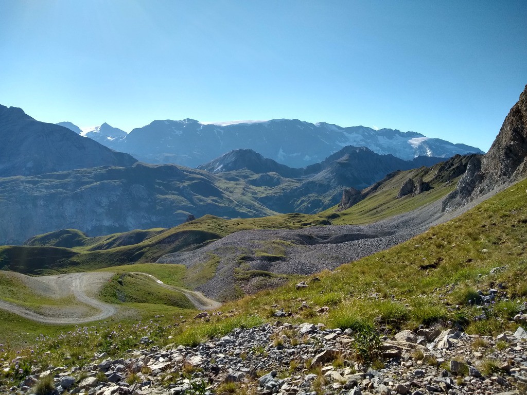 Depuis le col de Chanrossa, en regardant juste dans la bonne fenêtre de tir pour éviter les pylones ;-)