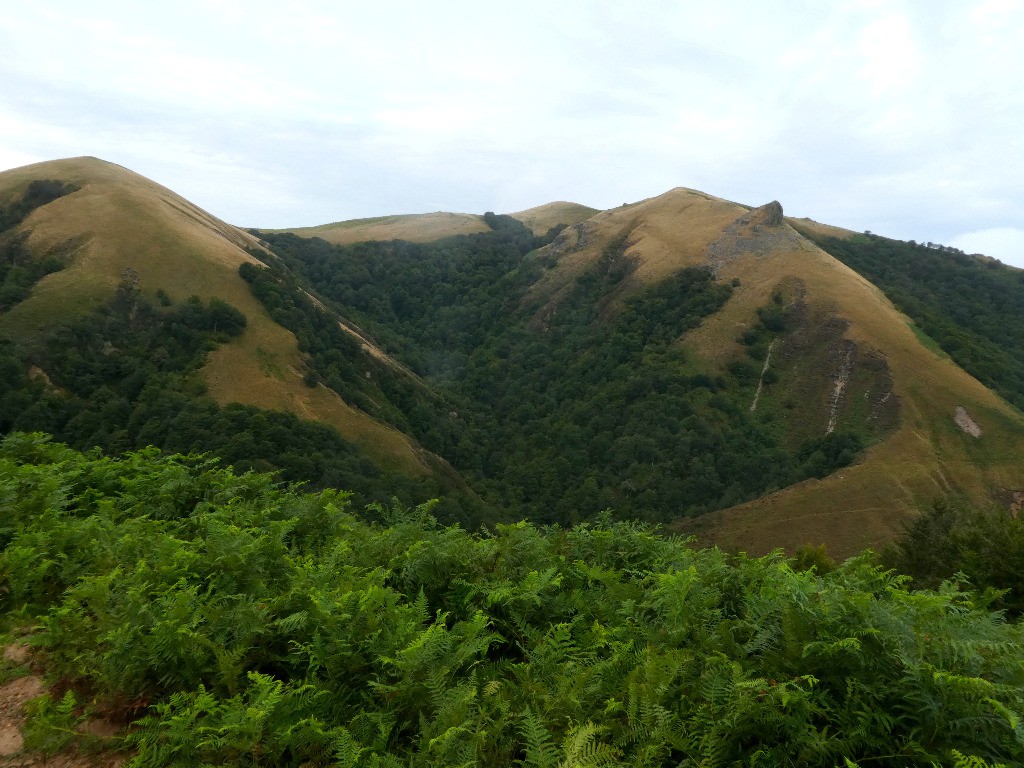 #58 Jour 15: haute vallée des Aldudes; pays Basque bien sec malgré la pluie Jour 15: haute vallée des Aldudes; pays Basque bien sec malgré la pluie
