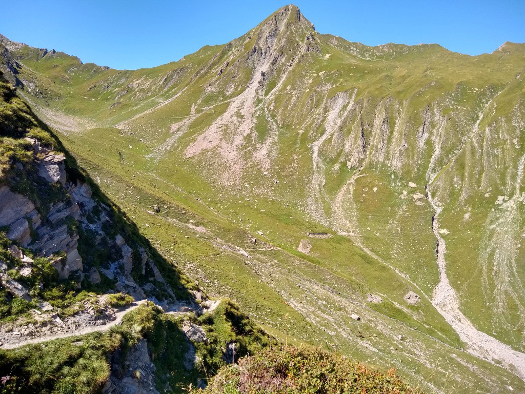 Remontée sur Esola et au fond traversée NR en descendant du Passeur