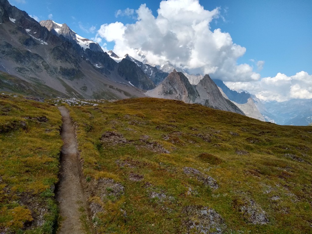 Peu avant le col de la Seigne, enfin ça roule !