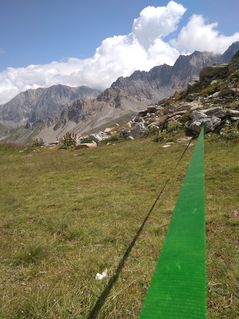 une slackline au refuge THABOR 