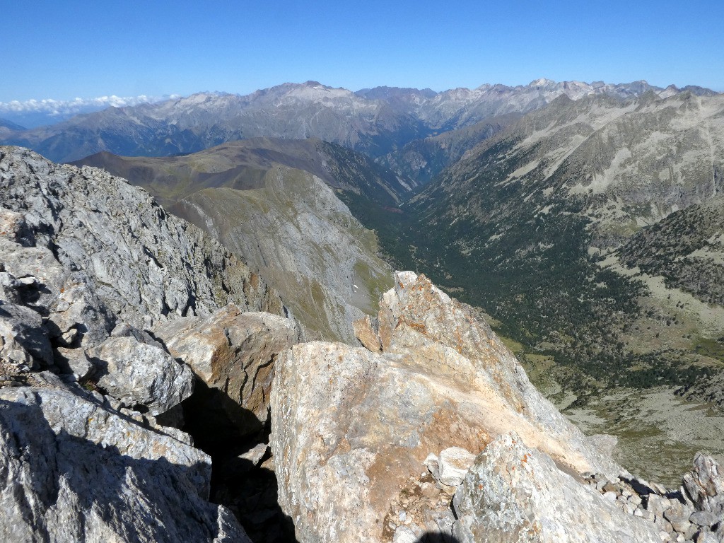 Du sommet du Balibierne vers l'Ouest: Posets et vallon d'Estos (entre autre)