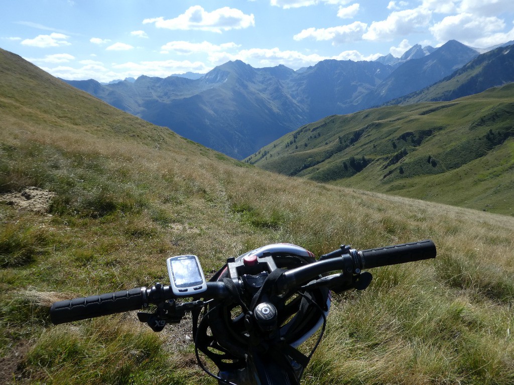 Début du sentier qui descend sur Bordes