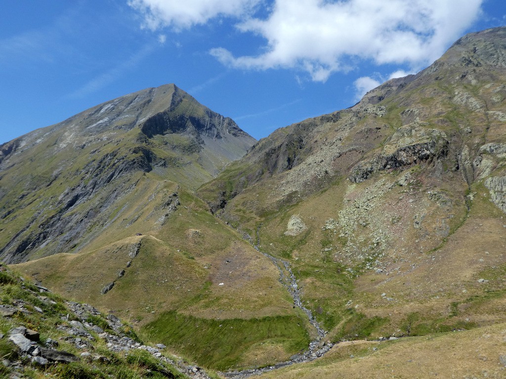 Descente du Puerto de Chistau; ça secoue pas mal et même parfois, ça roule pas.