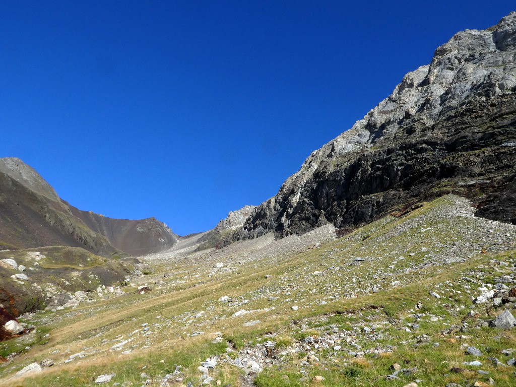 Balibierne à droite, col de Llauset au fond