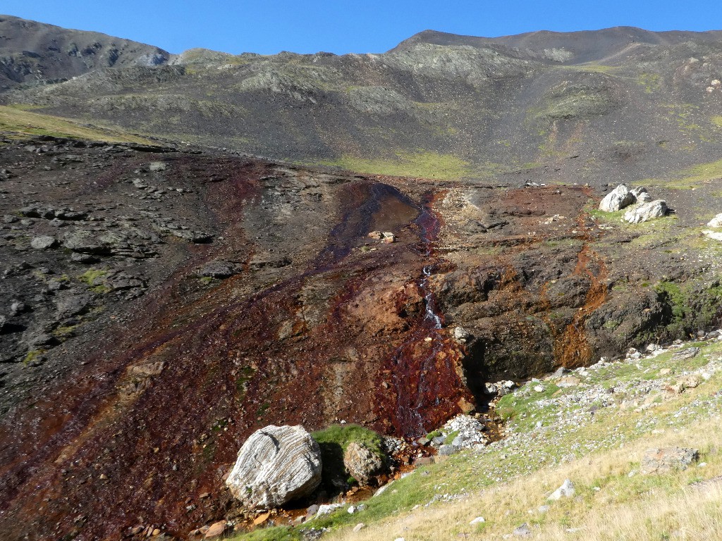 Dans la montée au col Llauset