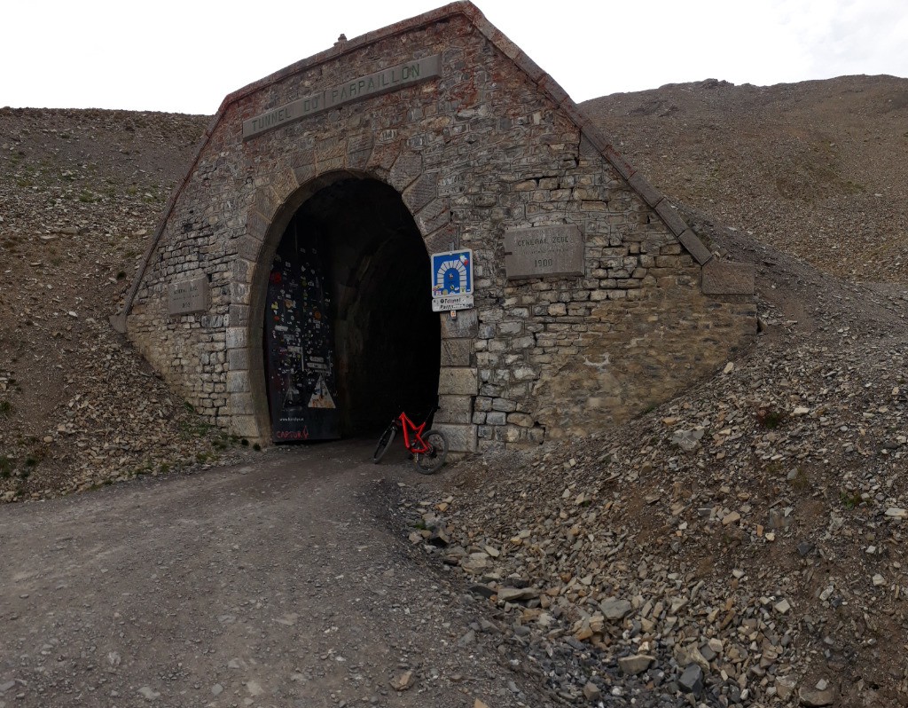 Entrée du tunnel coté Embun