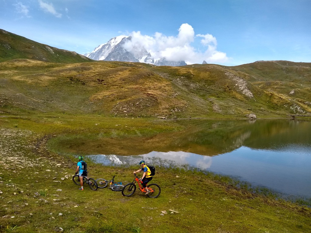 Lac sous le Mont Fortin: finalement non c'est moche on se baigne pas...