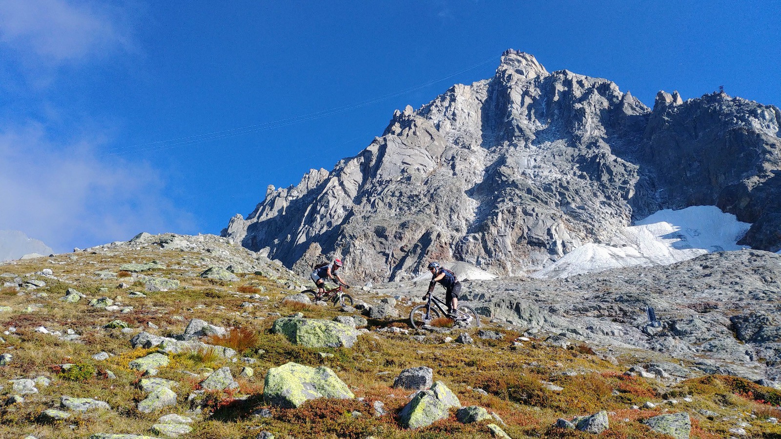 Au départ de la table d'orientation, on retrouve un sentier plus classique