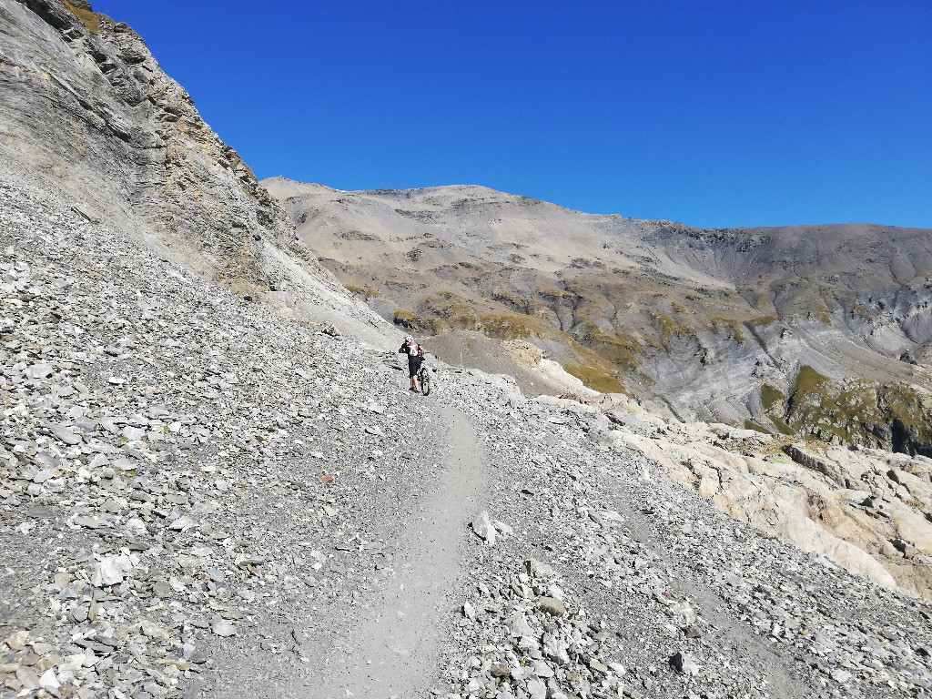 fini les cailloux, place au lisse pour le dernier tiers de montée