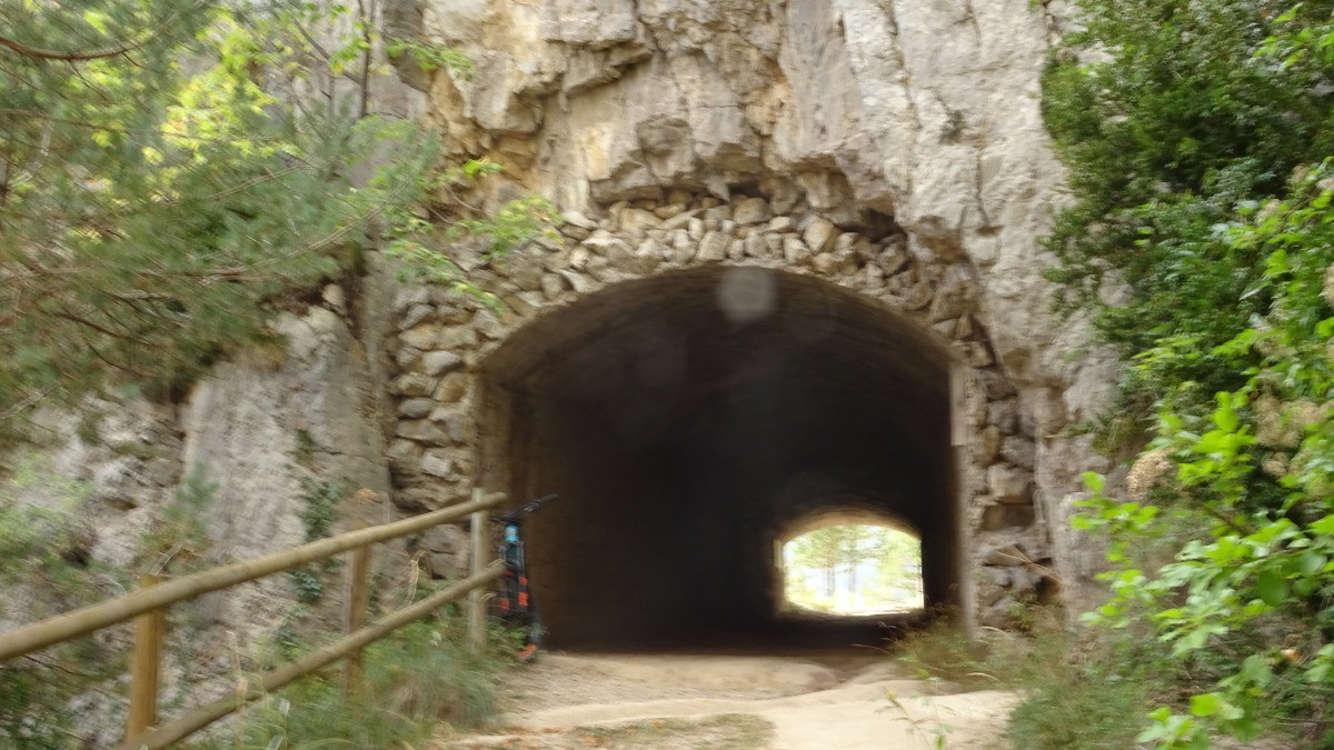 #16 Tunnel Tunnel