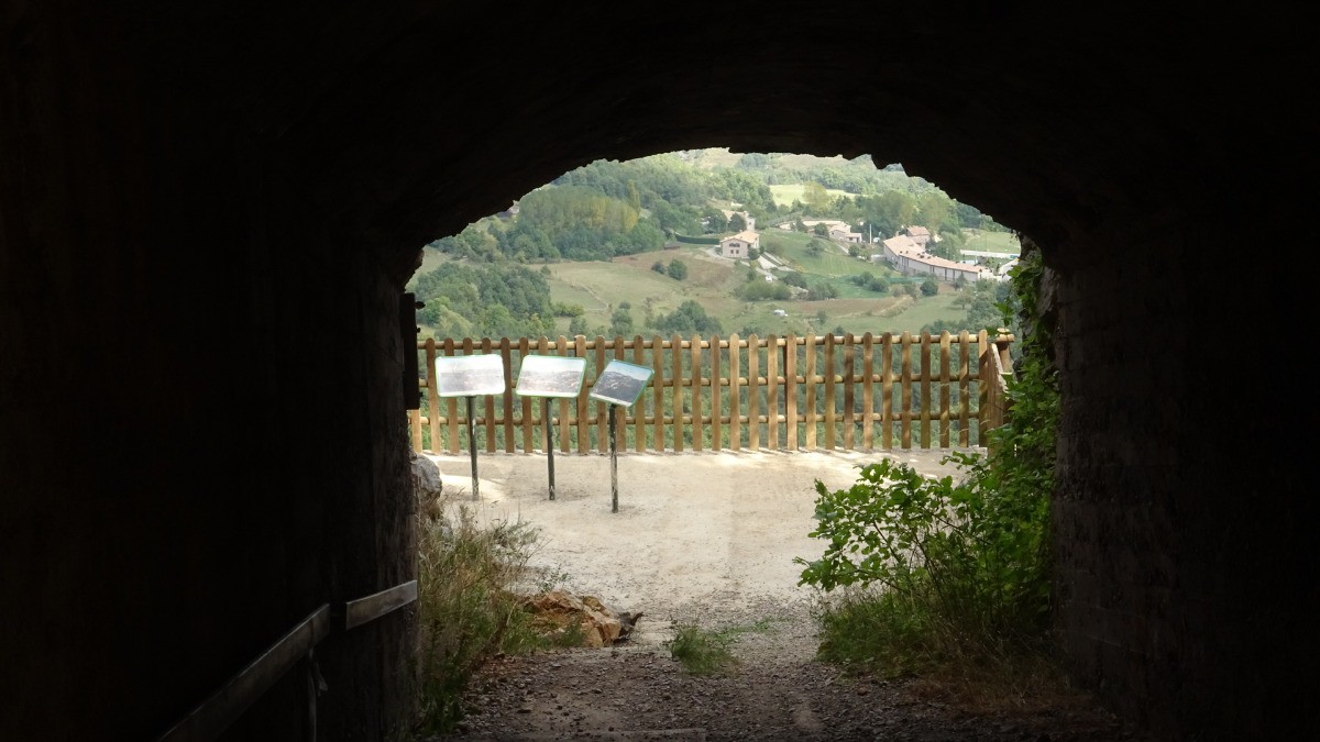 Tunnel et mirador