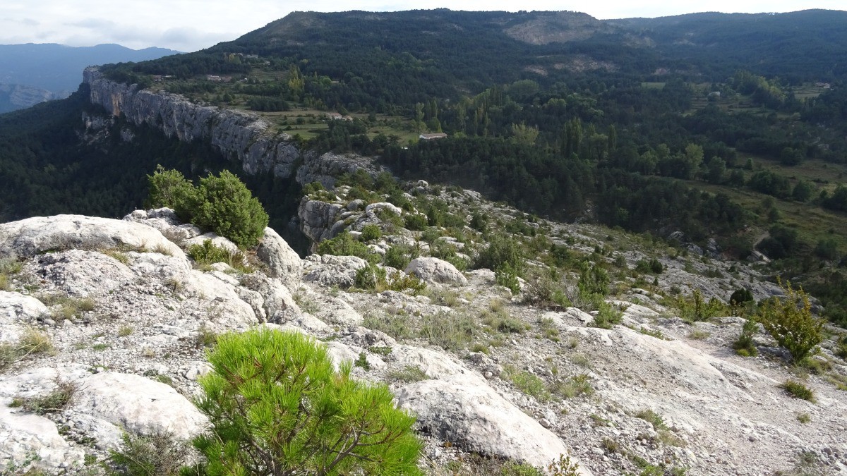 Sur la crête et la falaise roulée hier