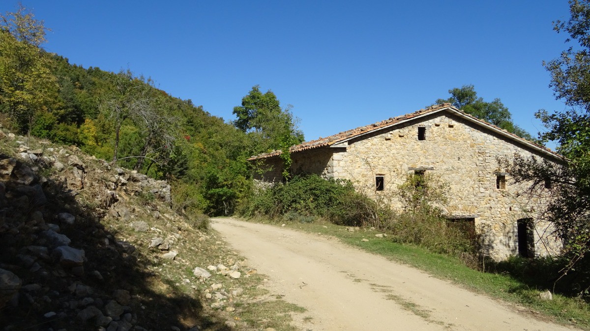 #14 Vallfogona, le sentier repart à gauche Vallfogona, le sentier repart à gauche