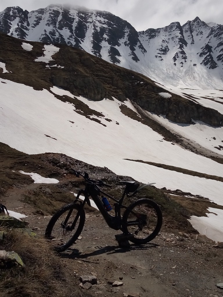 dans la montée encore roulable