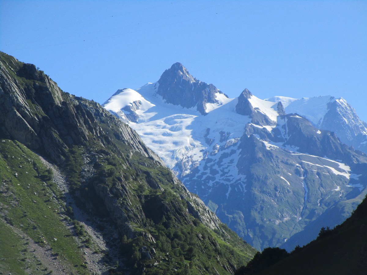 Aiguille des Glaciers depuis la route de Roselend