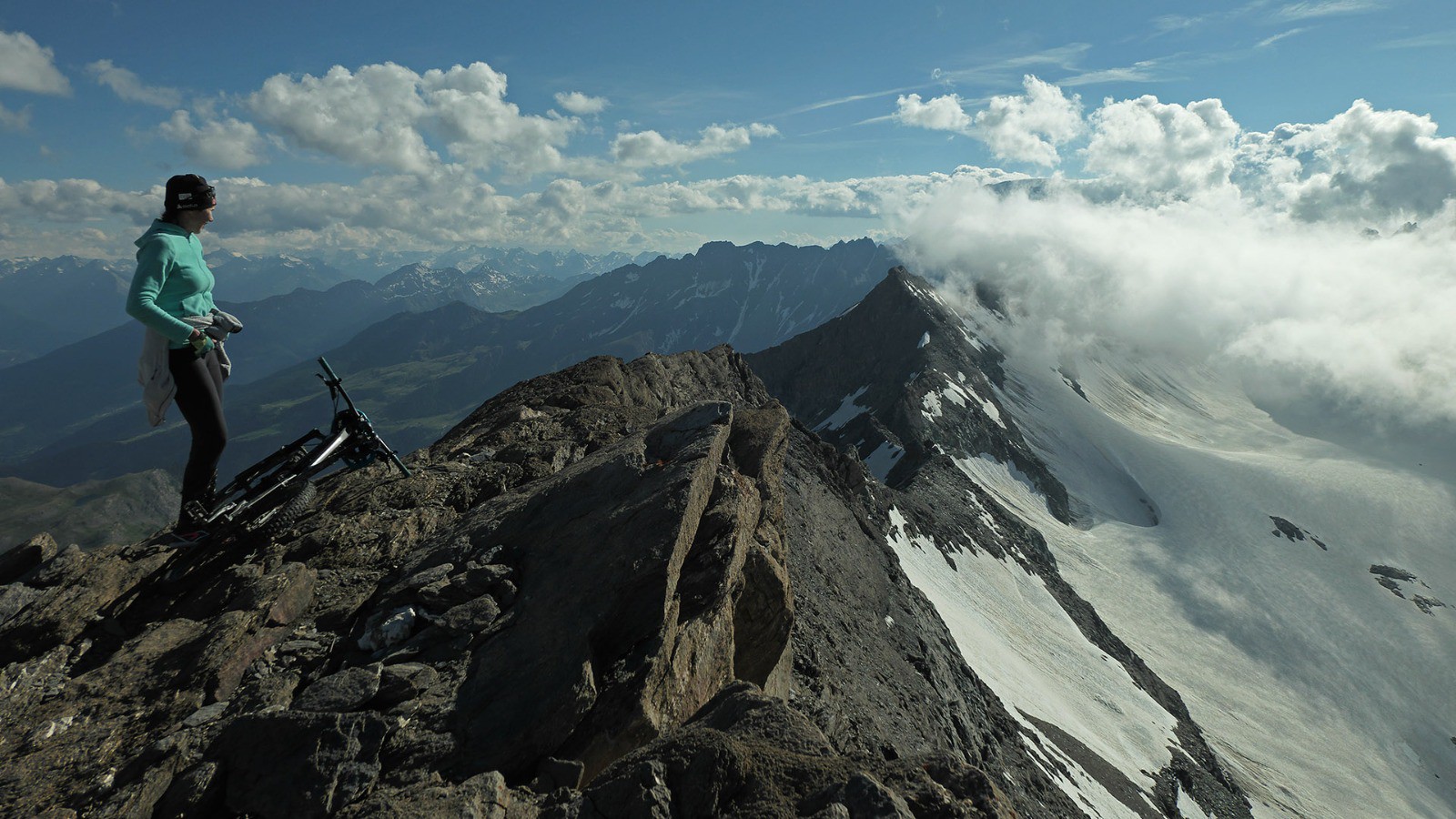 Sur la crête du Mont Avril.