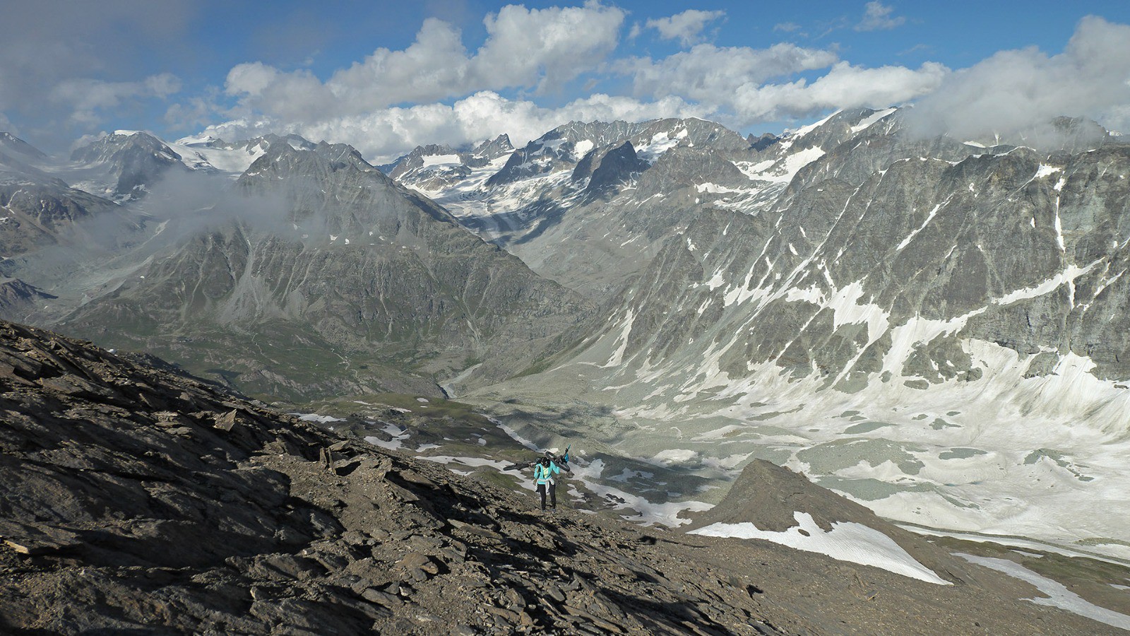 Sur les pentes est du Mont Avril