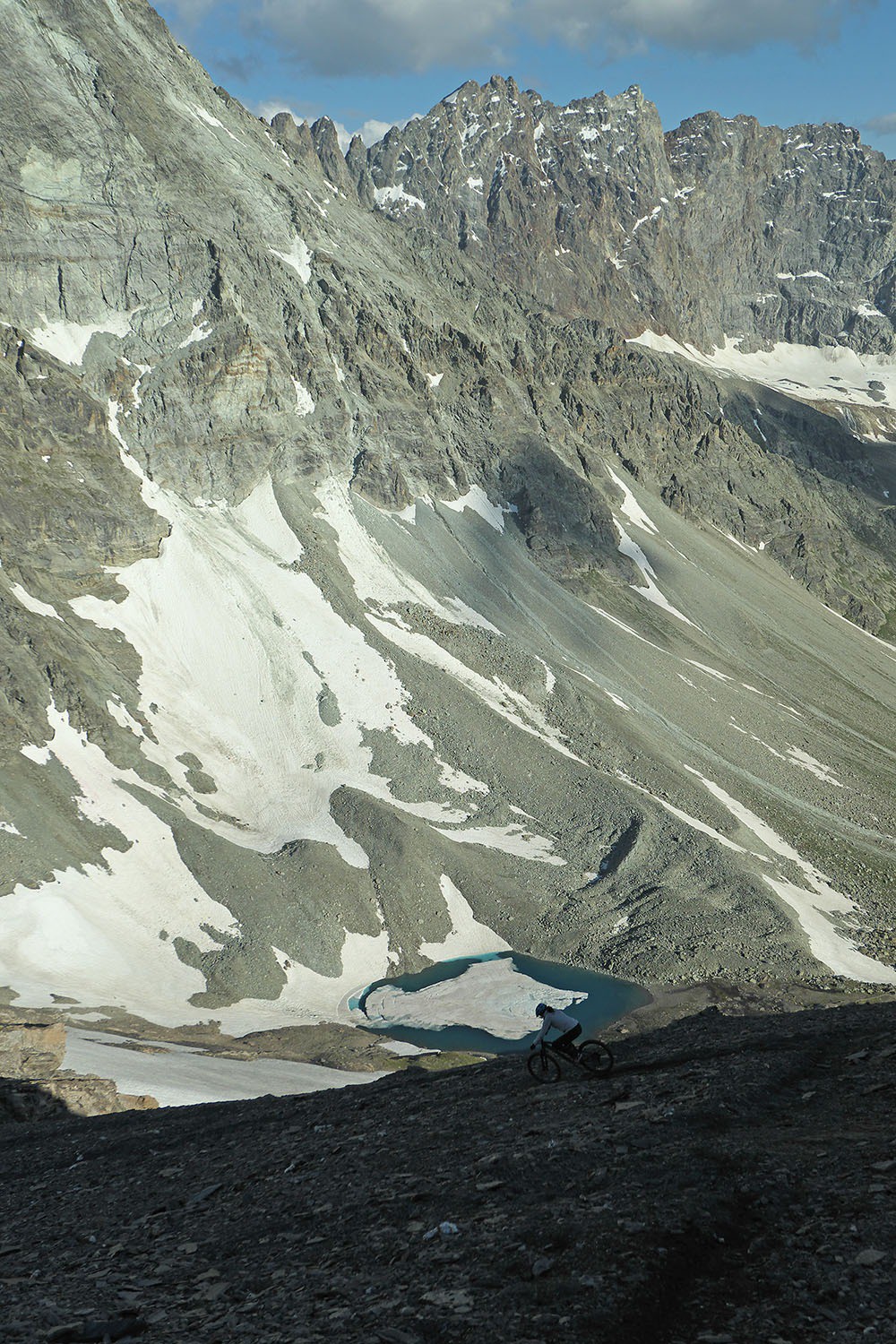 #21 Descente Mont Avril, en bas le lago Fenêtre Descente Mont Avril, en bas le lago Fenêtre