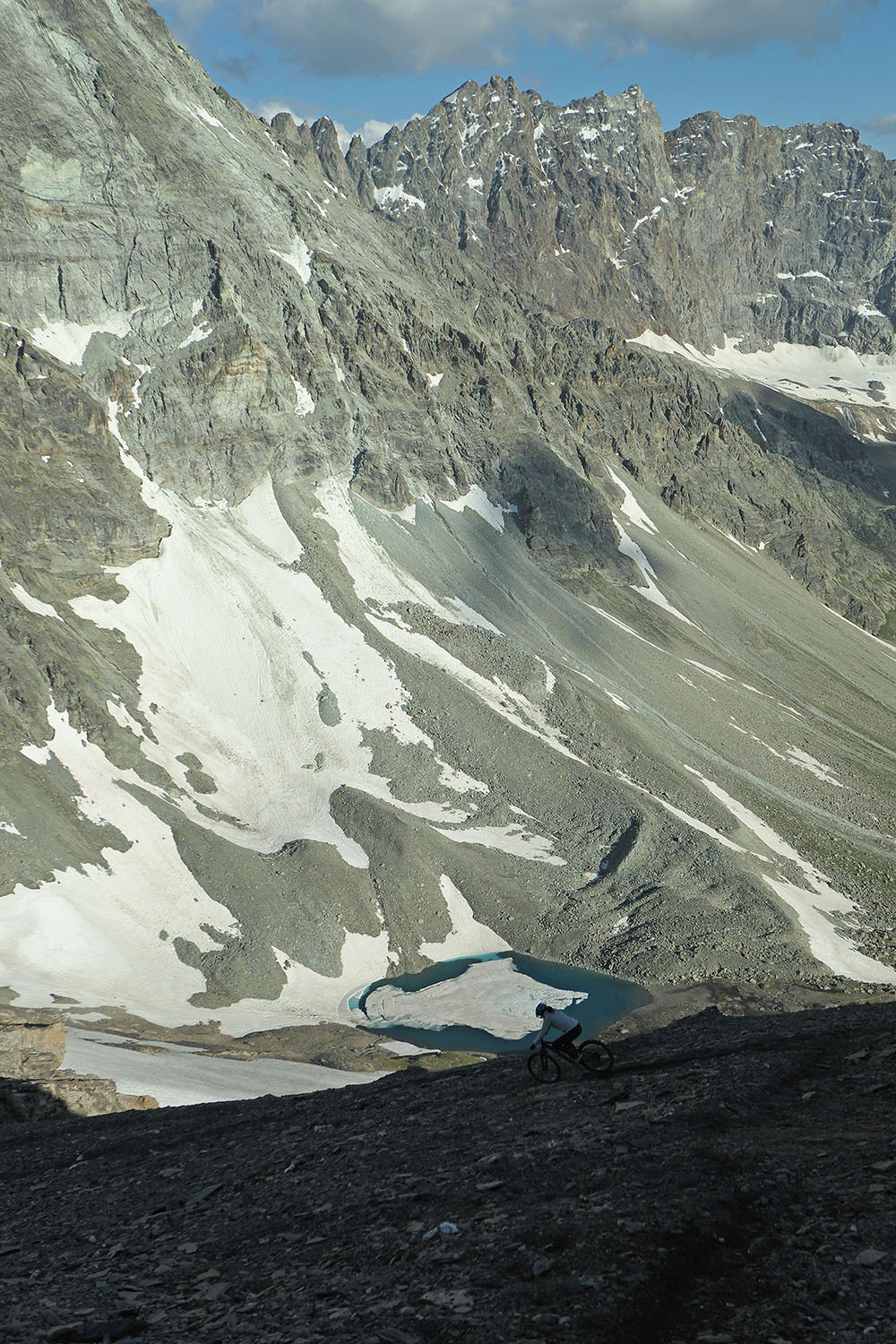 Descente Mont Avril, en bas le lago Fenêtre