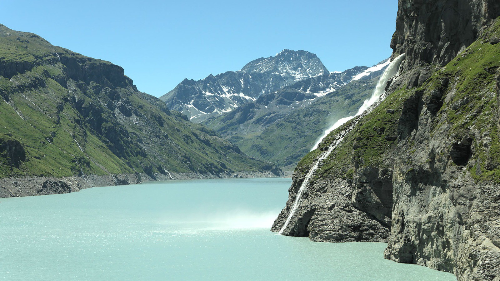 #1 Cascade artificielle au barrage de Mauvoisin Cascade artificielle au barrage de Mauvoisin