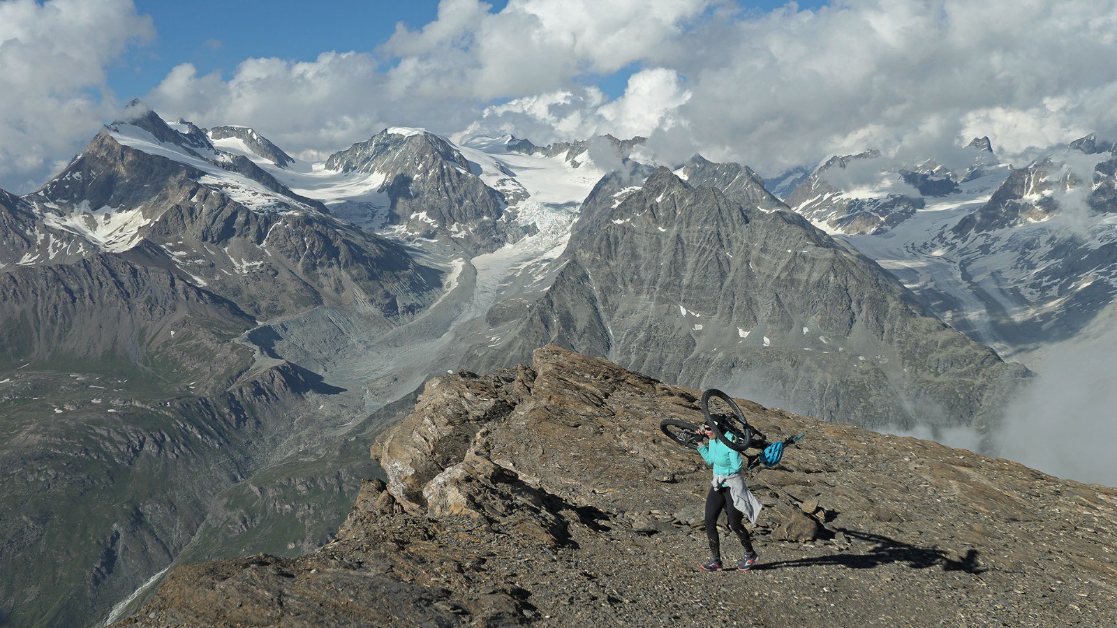 Arrivée au sommet du Mont Avril