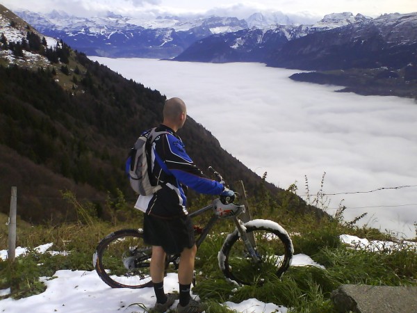 #1 Petit Môle, et la mer de nuage : Vu du petit Môle, en automne, avec la neige et la mer de nuage Petit Môle, et la mer de nuage : Vu du petit Môle, en automne, avec la neige et la mer de nuage