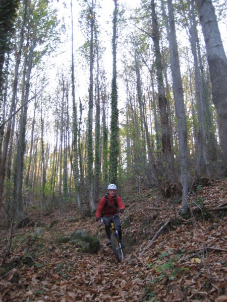 #10 Kaliméro sur son vélo ! : Nous on a fait la trace dans 40cm de feuilles ;-)) Kaliméro sur son vélo ! : Nous on a fait la trace dans 40cm de feuilles ;-))
