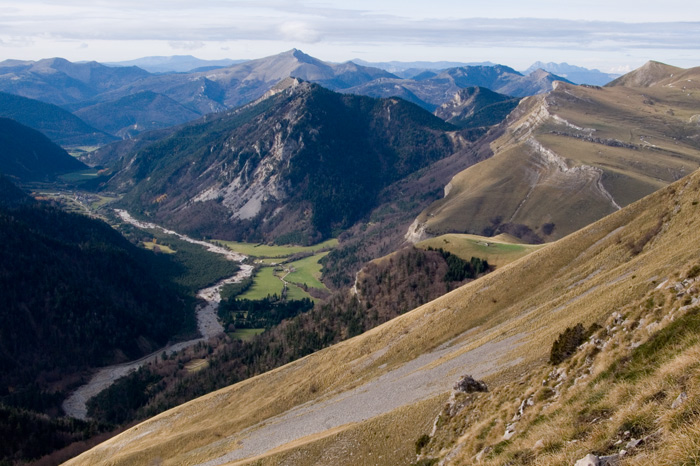 Montée au col du Charnier : Sous le lac du Lauzon