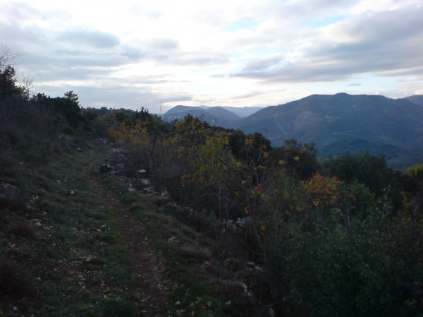 #1 GR51 sur le plateau : Le sentier du GR51 GR51 sur le plateau : Le sentier du GR51