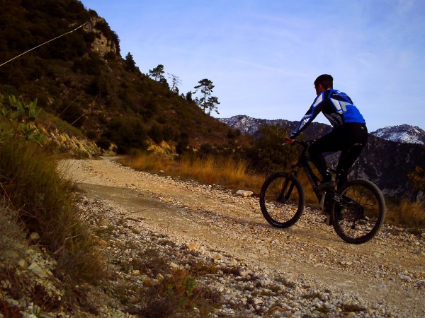 Direction Col de Castillon : La piste s'adoucie