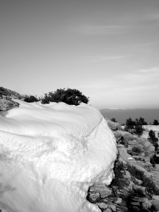 Congère : Une petit vue sur le Ventoux