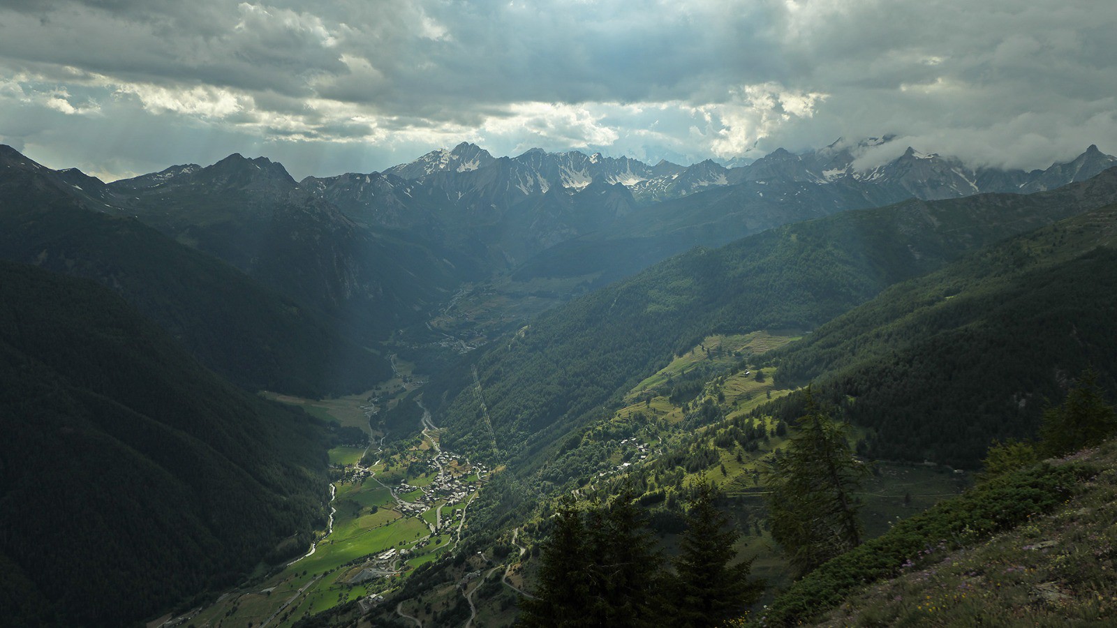 #16 Vue sur Saint Oyen et Etroubles Vue sur Saint Oyen et Etroubles