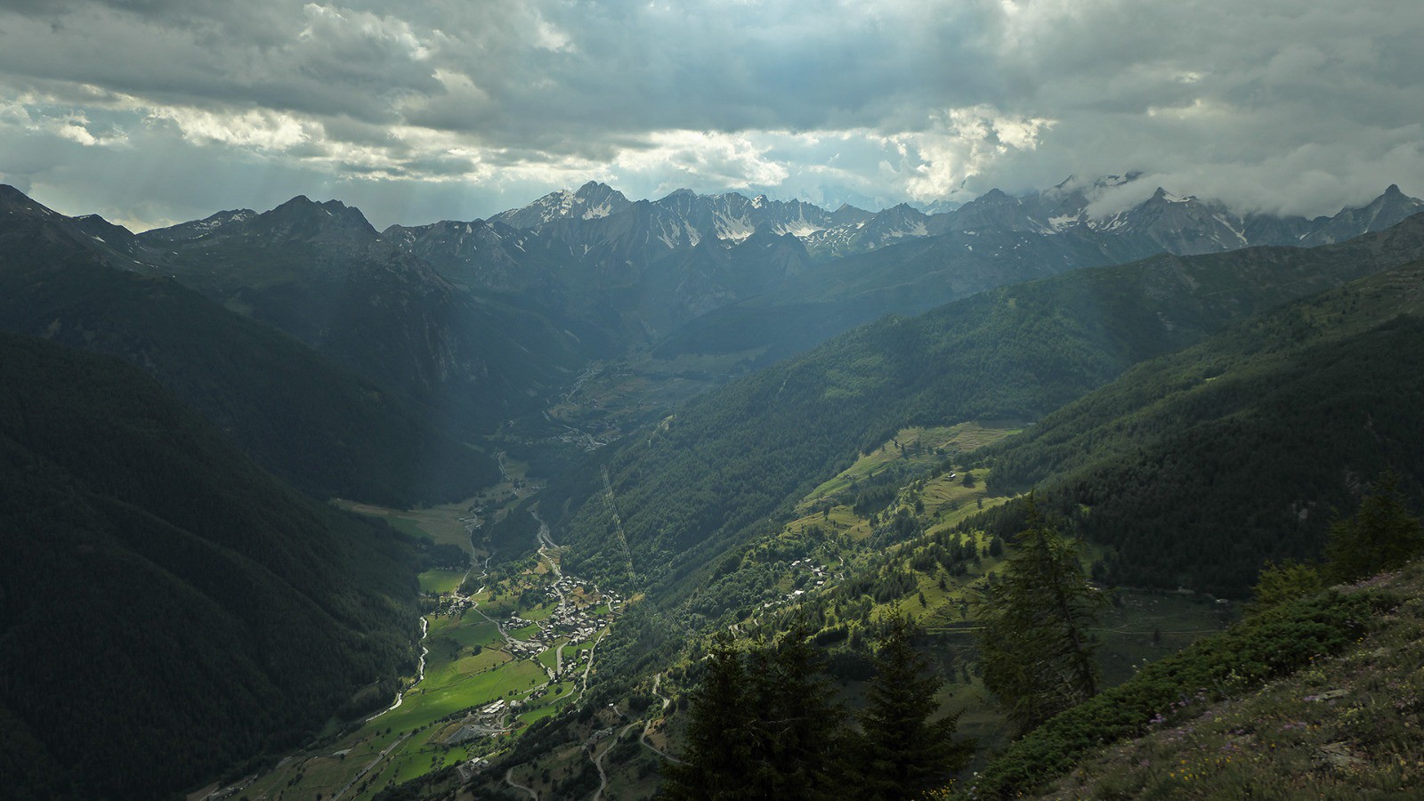 Vue sur Saint Oyen et Etroubles