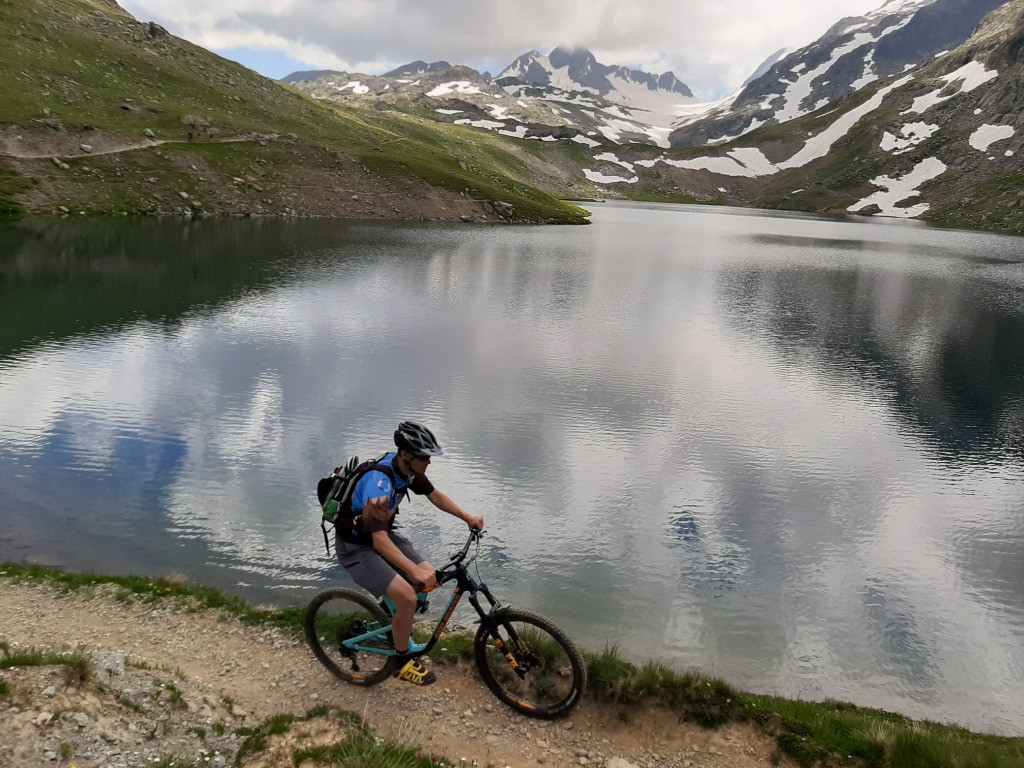 le long du lac bramant