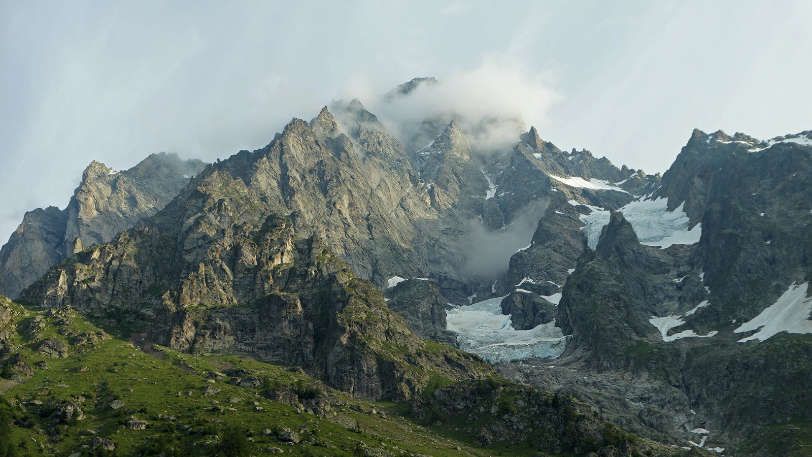 Tour des Jorasses et Pointe Walker au réveil