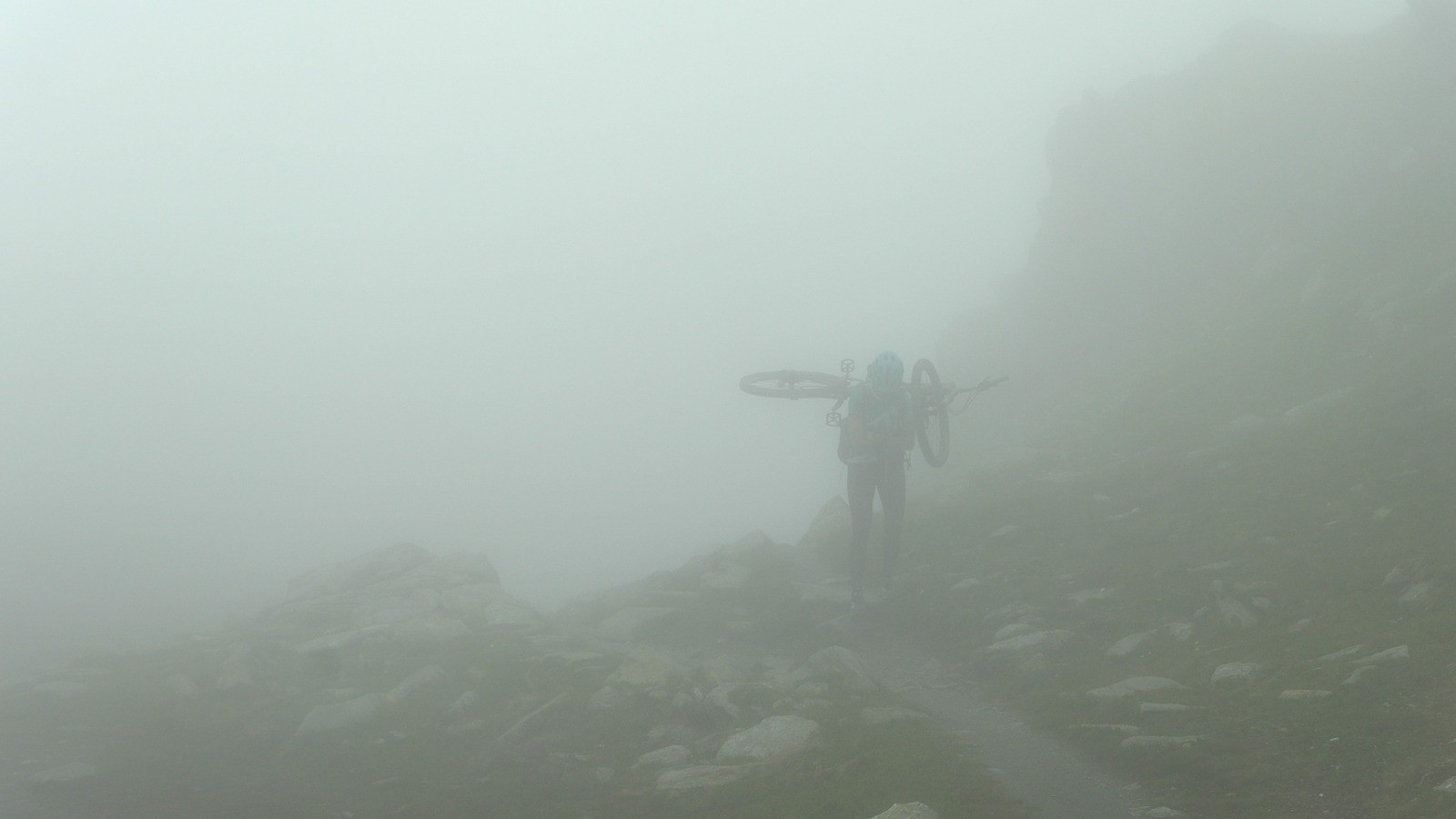 #11 Lac de fenêtre : un brouillard à couper à... la machette Lac de fenêtre : un brouillard à couper à... la machette