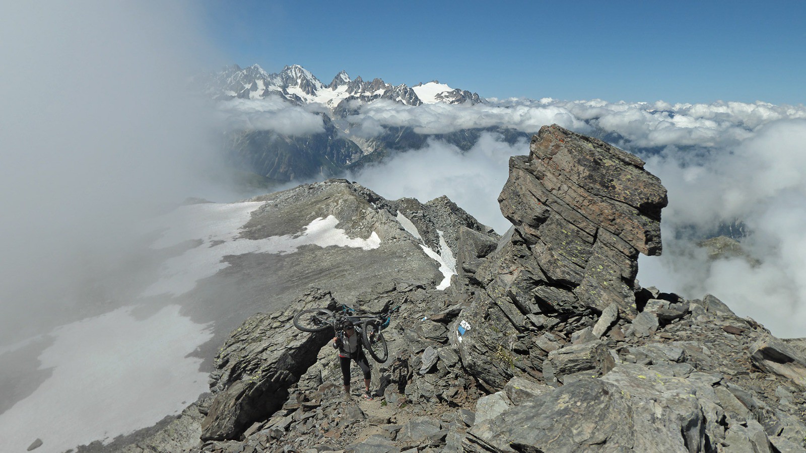 Sur la crête qui monte au Rogneux