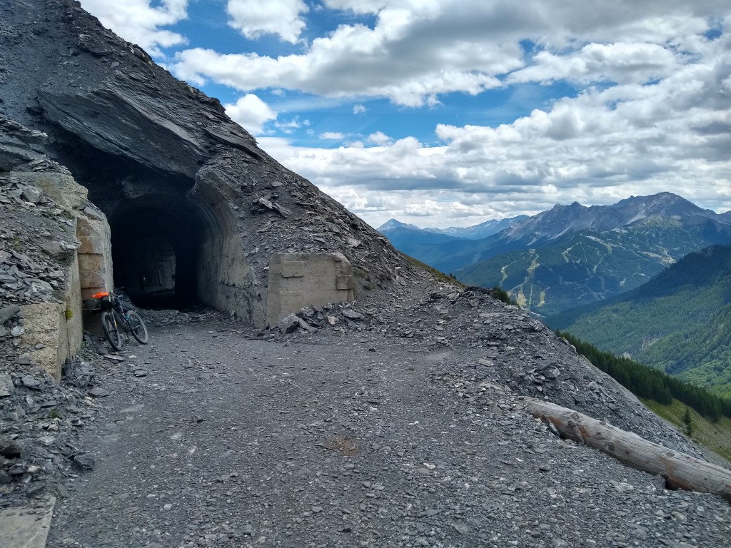 Tunnel de la remontée au col de la Roue