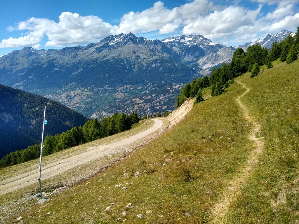 Petite ambiance station pour accéder aux Bovenières