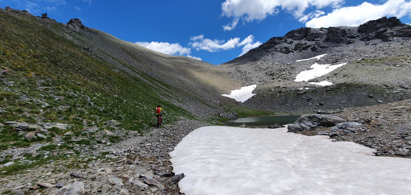 Petit lac sur le vesrant ouest du col de Rasis