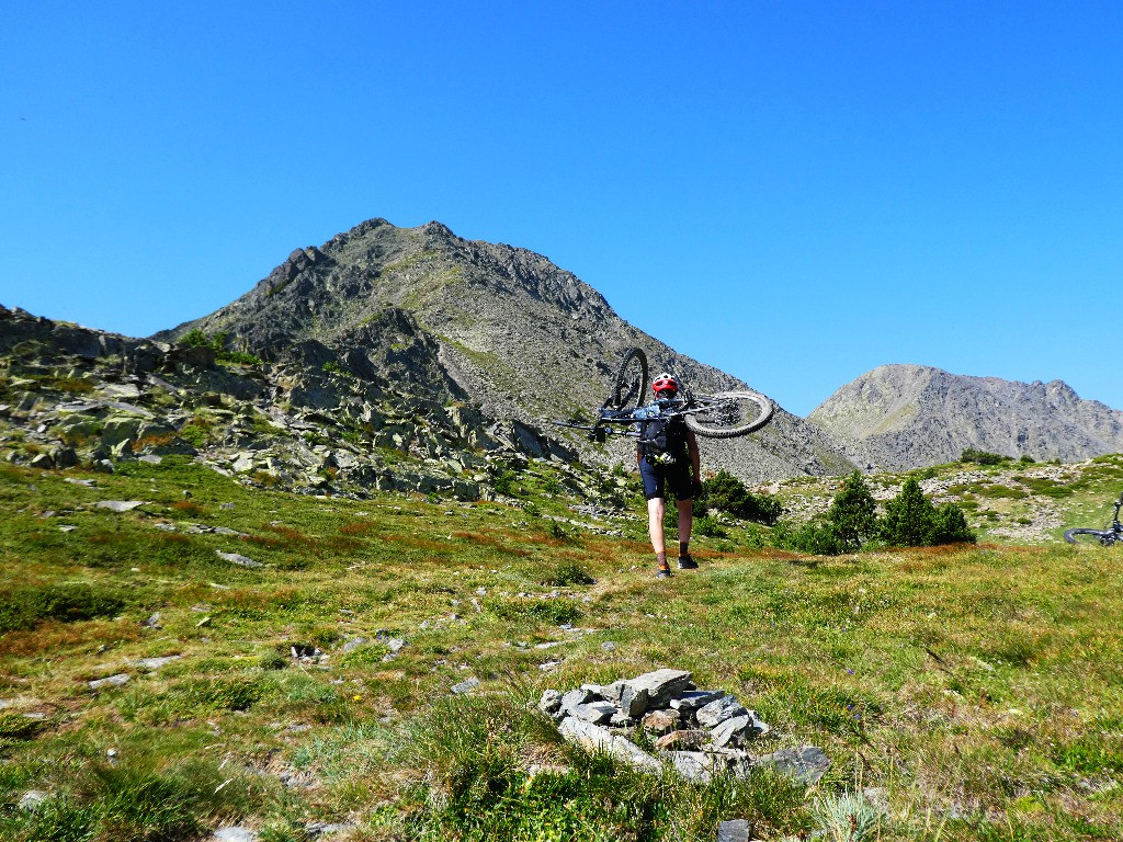 On approche du  pied de l'arête